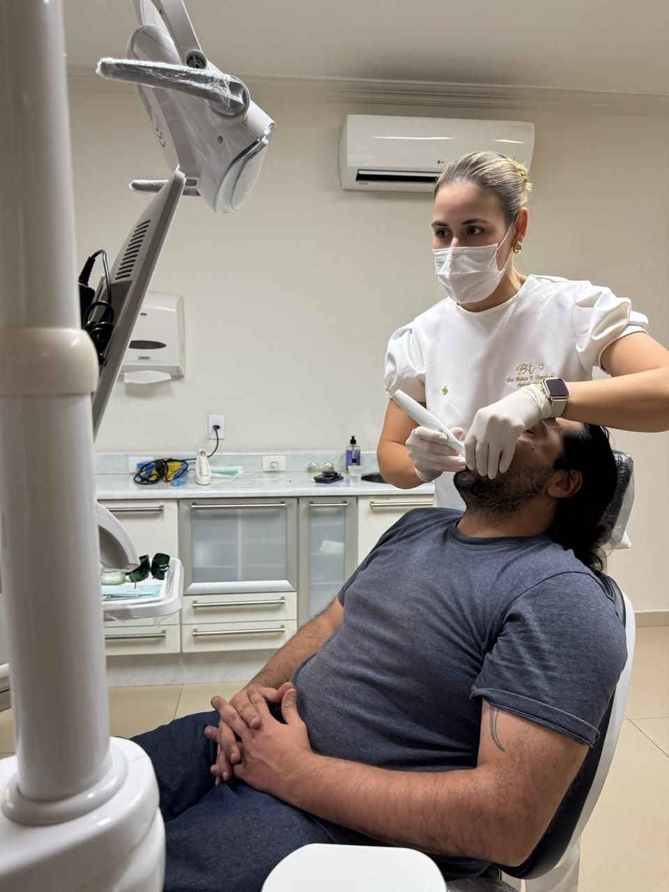 Dra. Bianca em atendimento